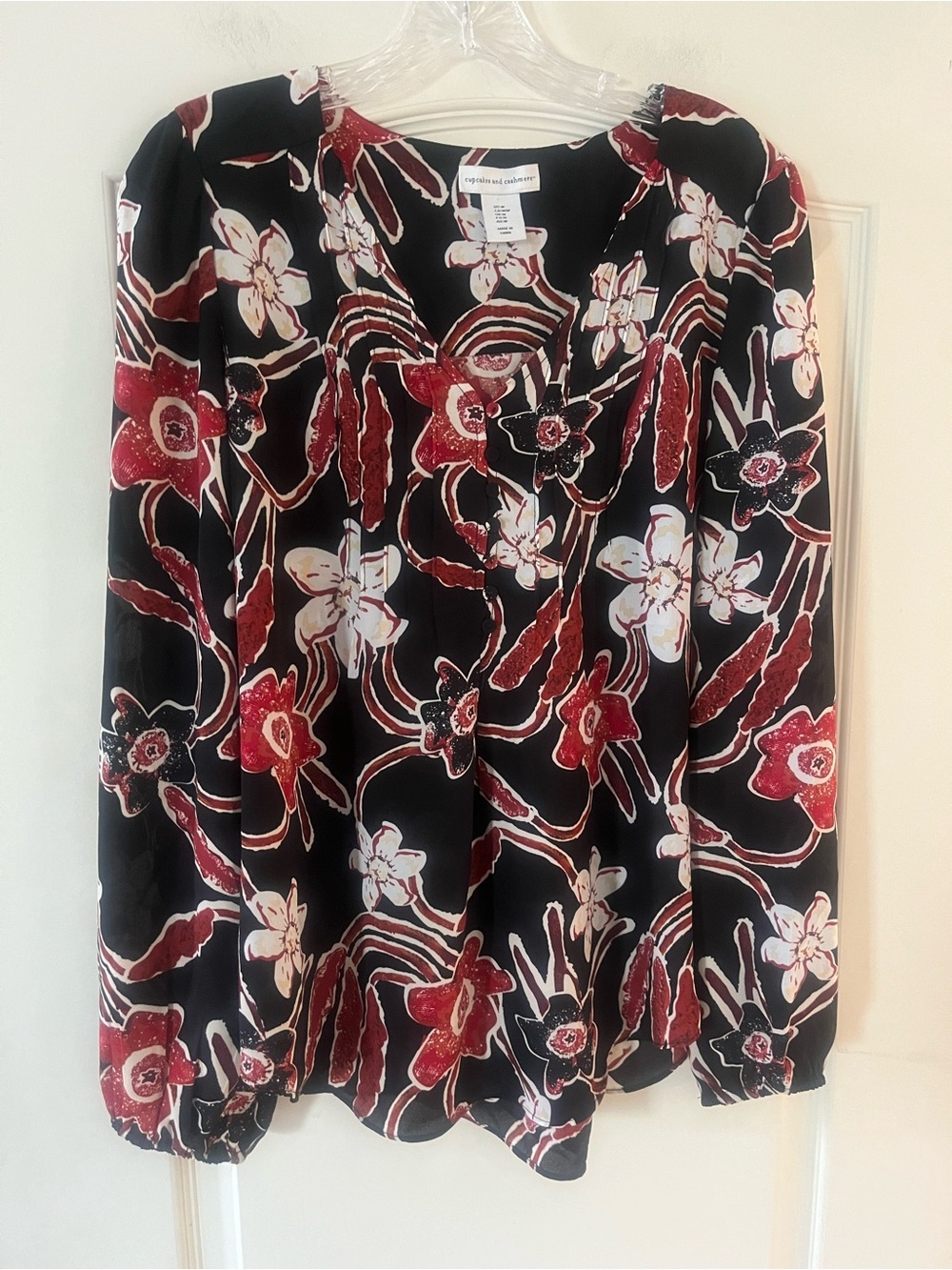 cupcakes & cashmere Black Floral Button-Front Blouse with Long Sleeve Size Med